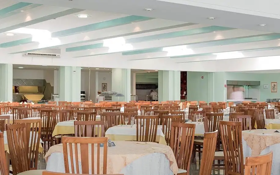 4* hotel v Rabacu: pláž, jídlo, bazénový komplex