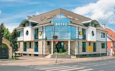 Maďarsko: Győr ve 3* budově Hotelu Kálvária s wellness a snídaní nebo polopenzí + vstupenka do ZOO