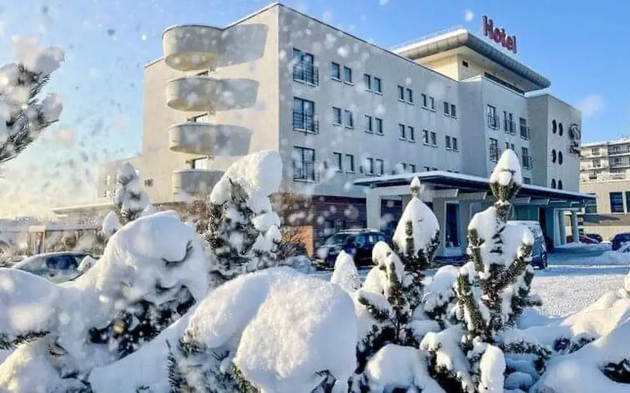Krakov: Hotel Swing **** se snídaní či polopenzí, vstupem do wellness a každodenní vstupenkou do aquaparku