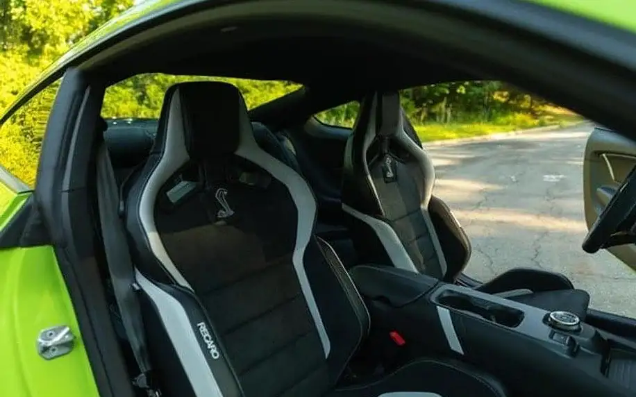 Pronájem Ford Mustang GT 2015 s neomezeným nájezdem kilometrů Praha