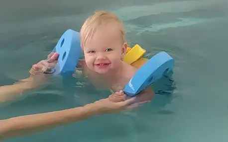 Kurz plavání pro kojence a batolata: 10 lekcí
