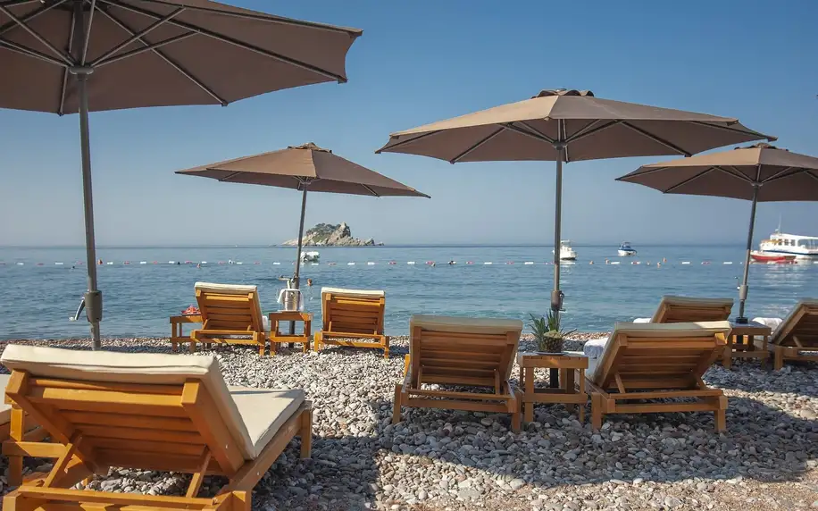 Krásný hotel v Černé Hoře na pláži a se snídaní