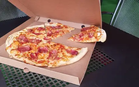 Pizza dle výběru z 21 druhů: průměr 33 či 40 cm