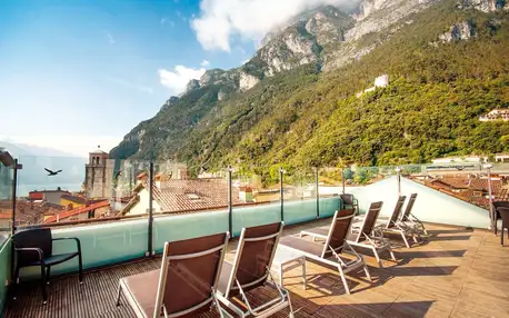 Lago di Garda: 4* hotel v centru se snídaní i polopenzí