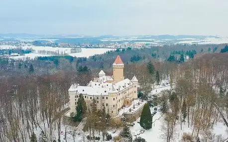 Pobyt u Prahy a zámku Konopiště: Hotel S-centrum Benešov *** s polopenzí, venkovním bazénem + privátní vířivka