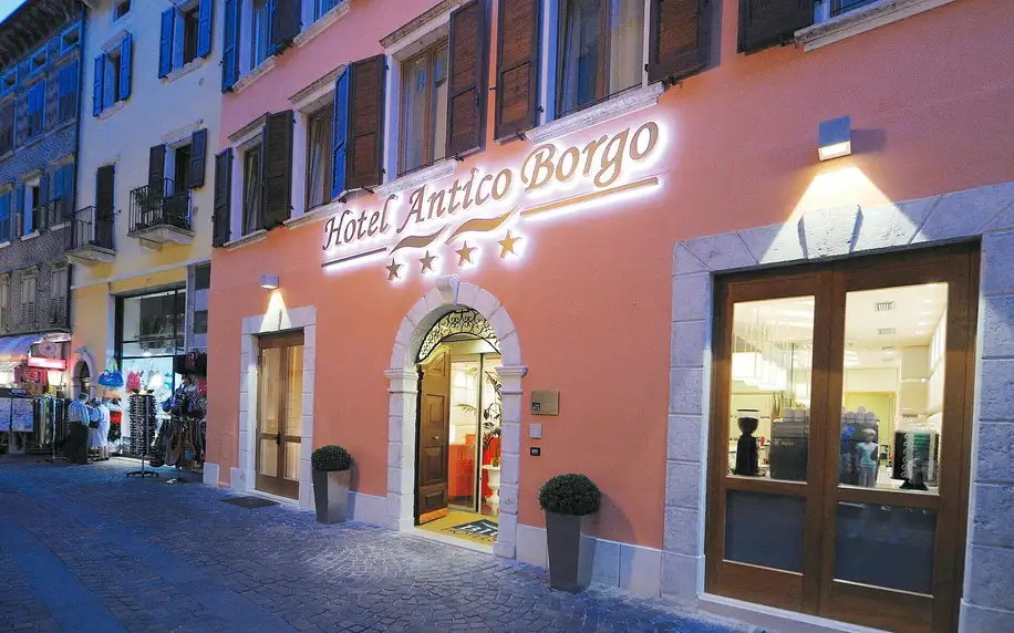 Léto u Lago di Garda: 4* hotel, snídaně i polopenze
