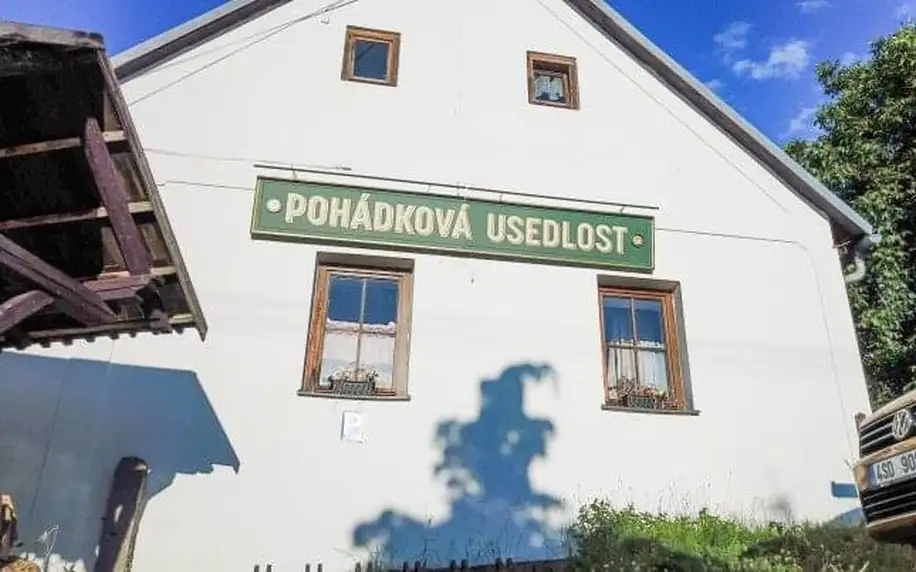 Pobyt u Jindřichova Hradce v Pohádkové usedlosti Lovětín s polopenzí, bazénem a venkovním vyžitím pro děti