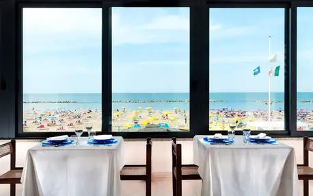 Pobyt poblíž Rimini: polopenze, hotel hned u pláže