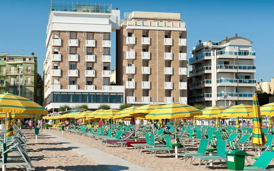 Hotel u pláže poblíž Rimini: polopenze či all inclusive