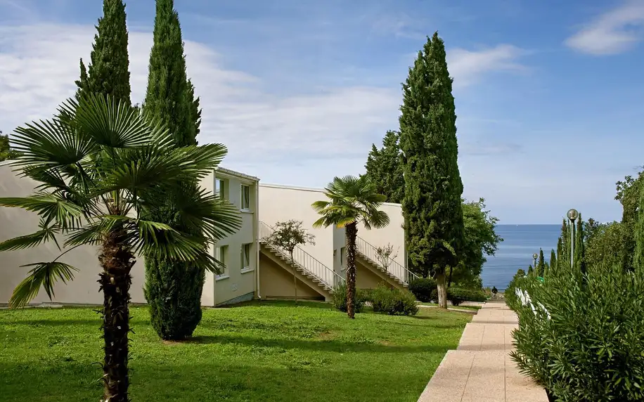 Poreč na Istrii: 4* apartmány, bazén, pláž, animace