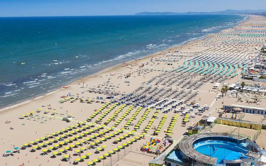Rimini se snídaní: hotel 250 m od pláže i noc zdarma