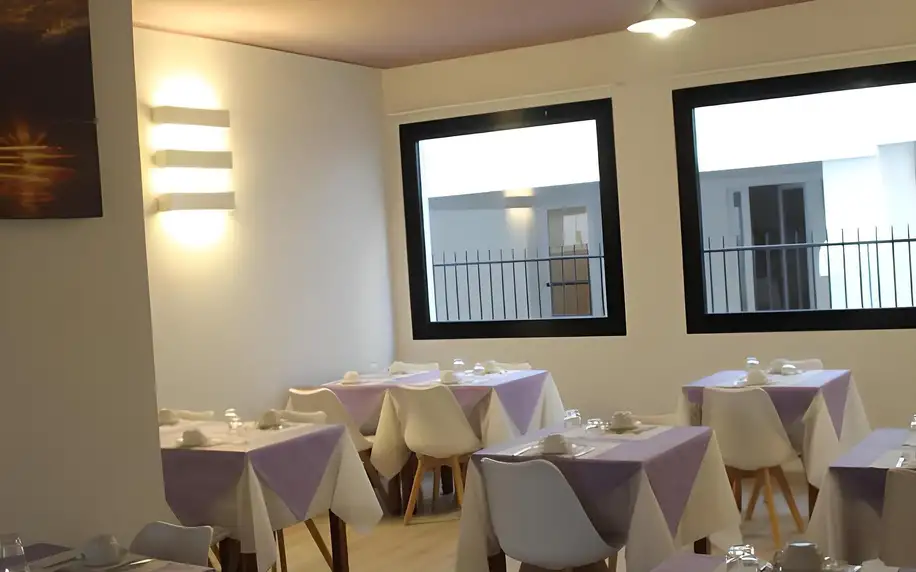 Rimini se snídaní: hotel 250 m od pláže i noc zdarma