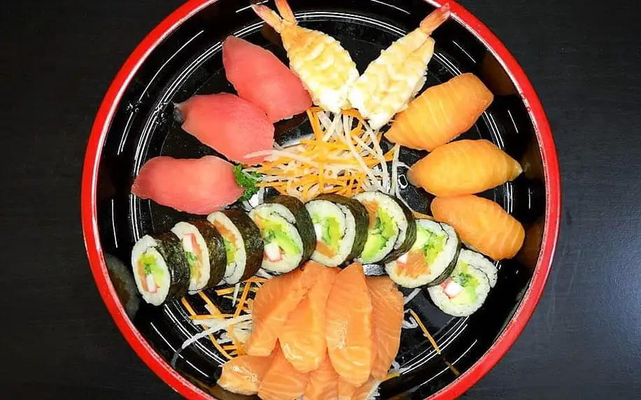 Sushi sety s 24–80 ks, polévka, salát i závitky