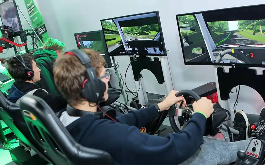 Hodina jízdy na pohyblivých závodních simulátorech