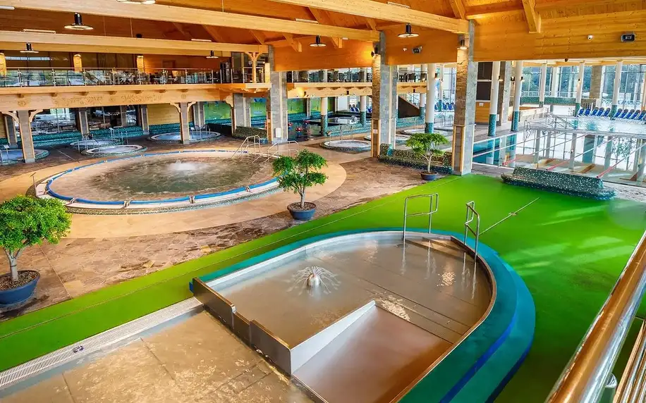 Termální aquapark v Polsku: 30 bazénů, atrakce, sauny