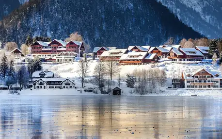 Zima či jaro u rakouského jezera se snídaní a wellness