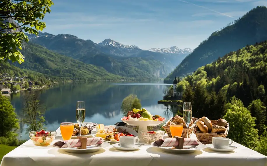 Pobyt u rakouského jezera se snídaní a wellness
