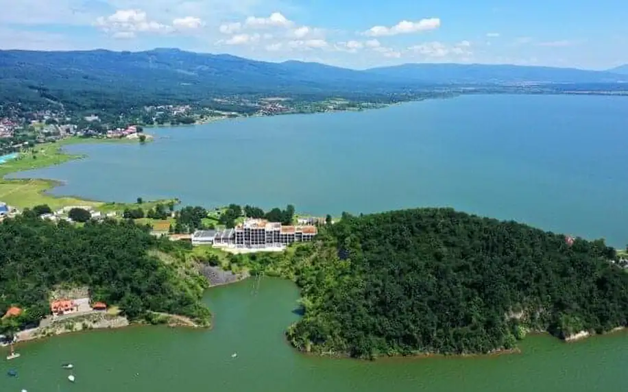 Slovensko u přehrady Zemplínská Šírava a aquaparku (400 m) v Hotelu Eurobus **** s polopenzí a wellness