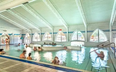 Velký Meder pár kroků od aquaparku ve Spa & Wellness Hotelu Orchidea *** s polopenzí, bazénem, saunami + masáž