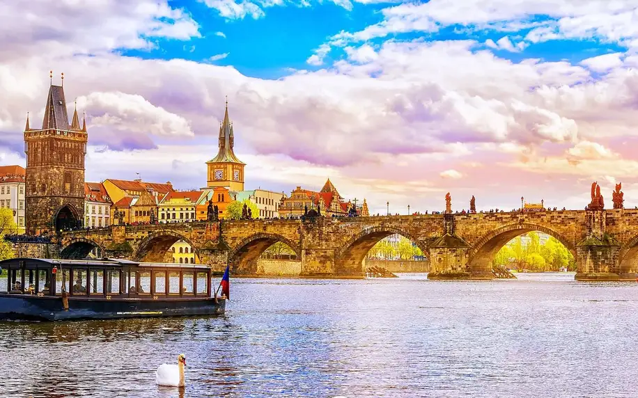Praha: 4* hotel, snídaně, večer na lodi i kultura