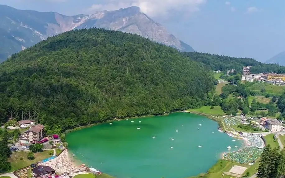 Aktivní dovolená v Dolomitech u jezera Lavarone 4 dny / 3 noci, 2 osoby, snídaně