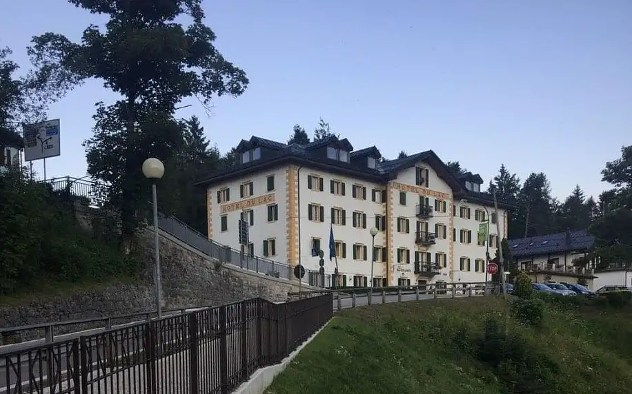 Aktivní dovolená v Dolomitech u jezera Lavarone 4 dny / 3 noci, 2 osoby, snídaně