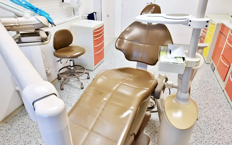 Zářivý úsměv: ordinační bělení zubů