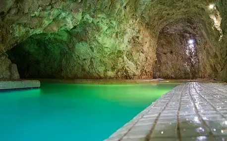 Miskolc v Diósgyőri Várkert Panzió s celodenní vstupenkou do unikátních jeskynních lázní + sauna a polopenze