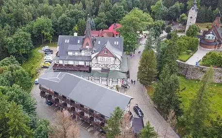 Polsko u hranic: Krkonoše jen 450 m od ski areálu v Hotelu Tarasy Wang *** s polopenzí a neomezeným wellness