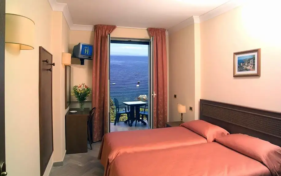 First minute léto na Sicílii: 4* hotel u pláže i strava