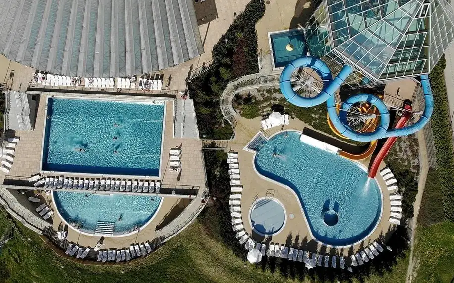 4* hotel s jídlem a termály: 12 bazénů a saunový svět