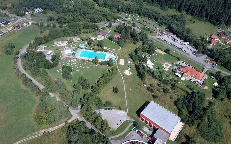 Termální pobyt na Slovensku s polopenzí, vstupem do bazénu nebo termálního koupaliště a parkování u hotelu