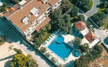 Chorvatsko: Ostrov Pag nedaleko pláže Zrće (3 km) v Aparthotel Resortu Trcol **** s bazénem a terasou + gril