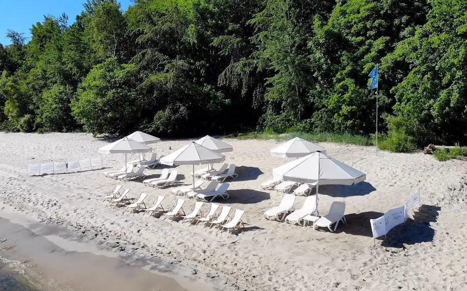 Resort u Baltu: polopenze, vlastní vstup k pláži, sauna i animace pro děti