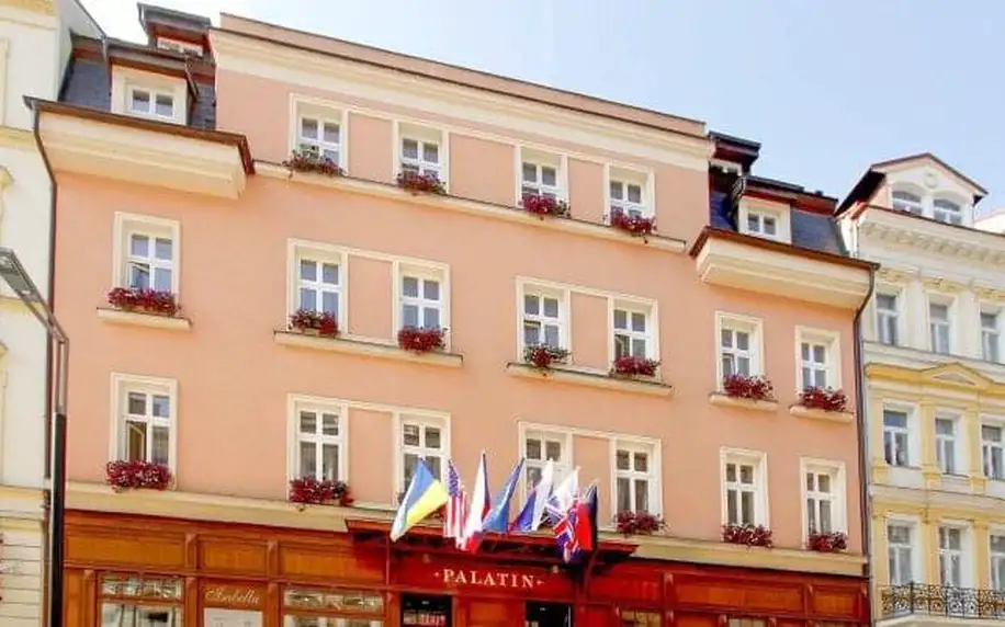 Karlovy Vary u Mlýnské kolonády (70 m) v Hotelu Palatin **** se snídaní a vstupem do lázní + tradiční oplatky