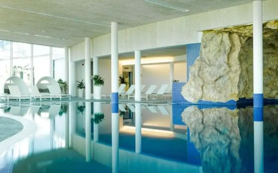 Maďarsko: MJUS Resort & Thermal Park **** s vlastními termály (1 800 m²), wellness a saunami + polopenze