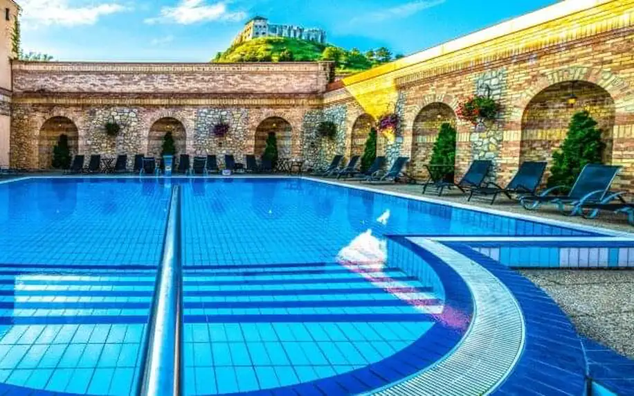 Maďarsko u hradu Sümeg: Hotel Kapitány Wellness ****superior s polopenzí a termálním wellness + jezdecká show