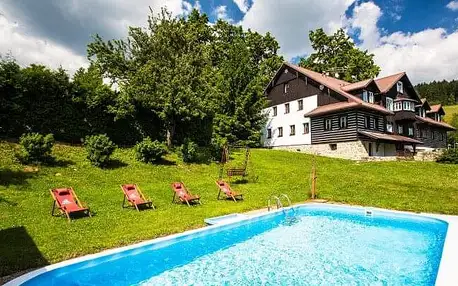 Krkonoše: Pobyt v Chatě pod Lipami s polopenzí, venkovním bazénem, kávou s dezertem a slevou na wellness