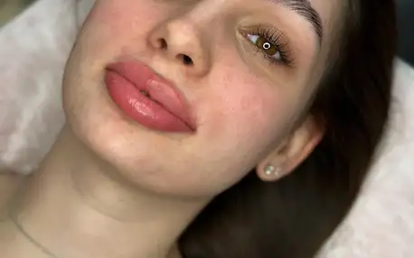 Permanentní make-up: aquarell lips, úprava obočí
