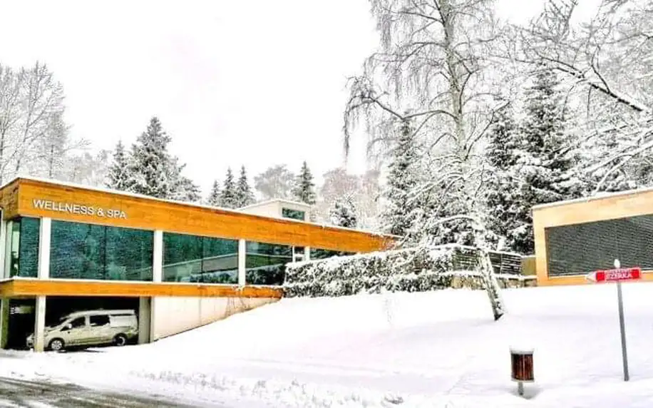 CHKO Železné hory u přehrady Seč: Hotel Jezerka **** s polopenzí a aquacentrem s bazénem, vířivkou a saunami