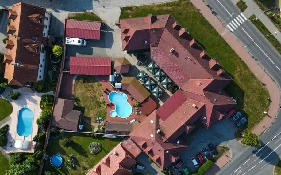 Pobyt u Litovelského Pomoraví a Olomouce: Hotel Aldo *** se snídaní a bazénem + bowling a kulečník
