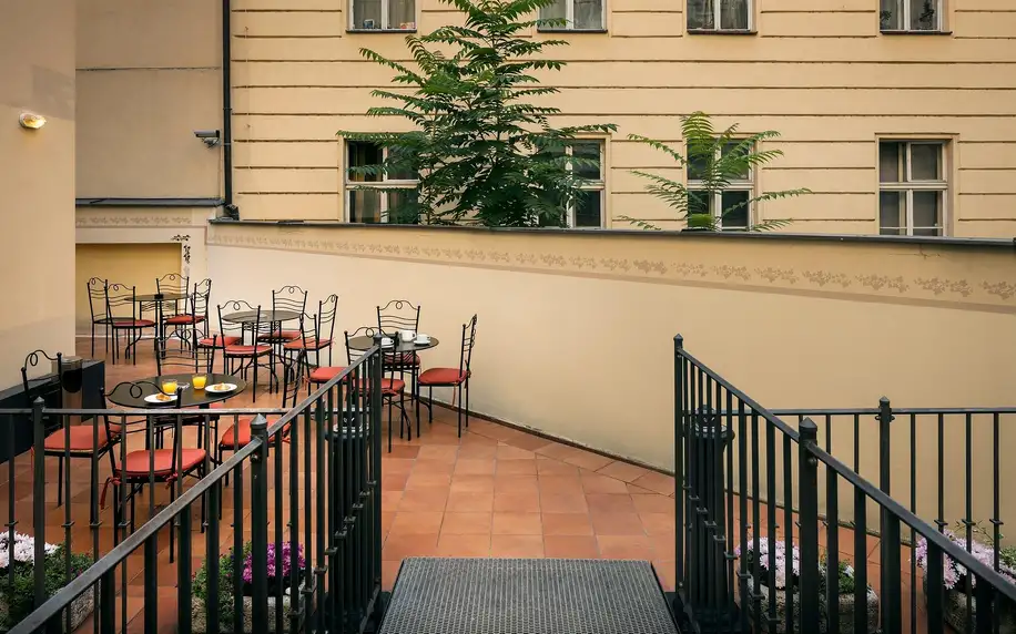 4* hotel se snídaní v centru Prahy: 900 m od Václaváku