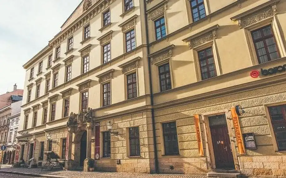 Hradec Králové přímo v centru města v apartmánu v Boromeum Residenci se snídaní formou bufetu + parkování