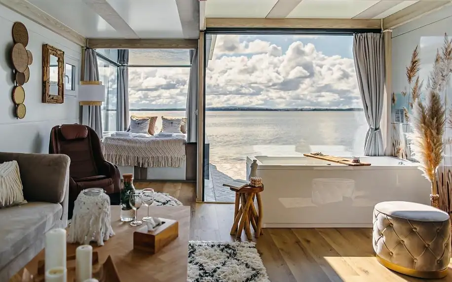 Luxusní houseboaty na jezeře s privátním wellness