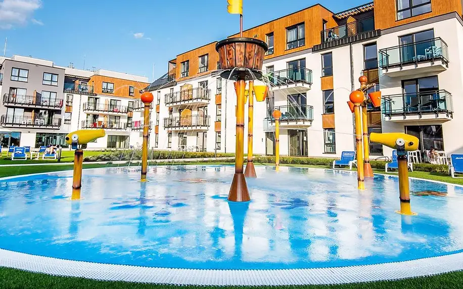 Resort u Baltu s vodním parkem, wellness a polopenzí