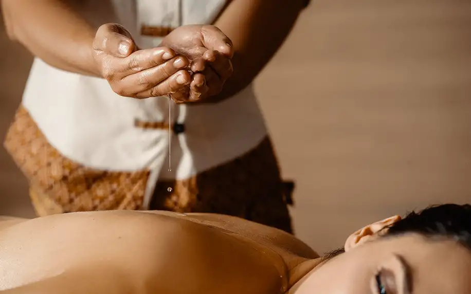 Dotek vůně - olejová aroma masáž