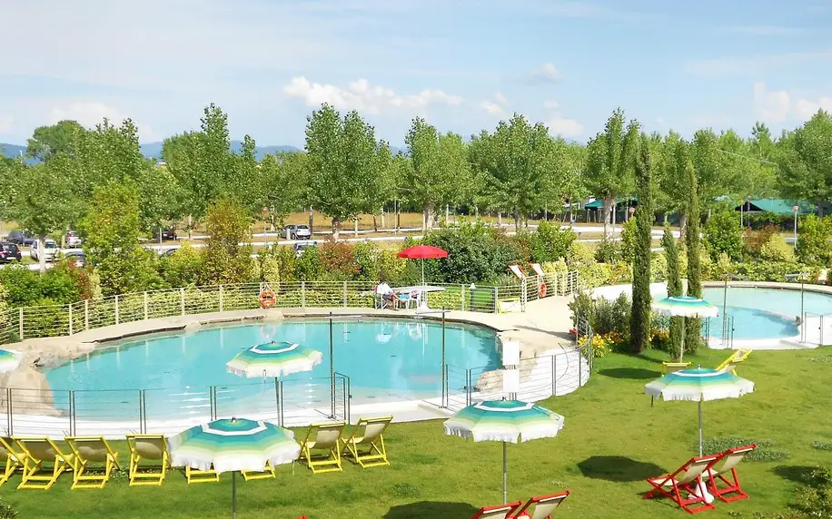 Mobilhome v Toskánsku: bazény, jídlo, zábava