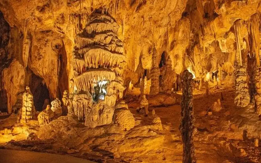 Moravský kras: Pobyt u Macochy a jeskyní na stylovém Statku Samsara se snídaní/polopenzí, saunami a zvířátky