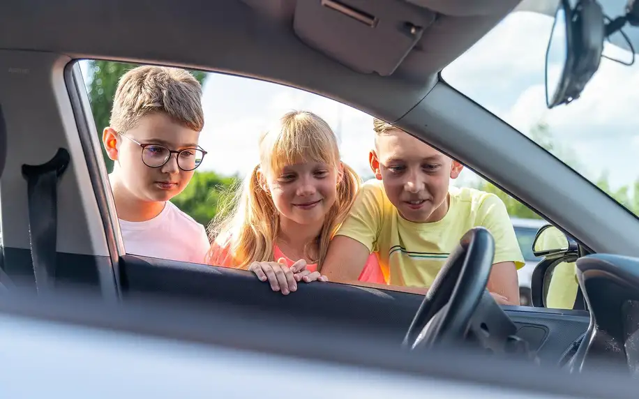 Autoškola pro děti: 15–40 min. jízdy na cvičné ploše