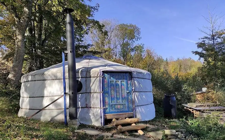 Ubytování v plně vybavené jurtě pod Beskydy